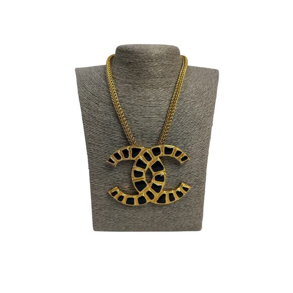 Chanel Gripoix CC Logo Pendant Necklace - Picture 1 of 8